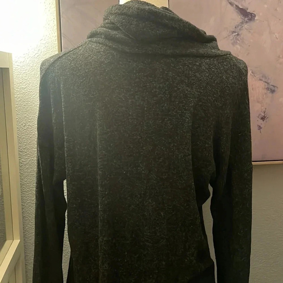 Hacci Cowl Neck Maternity Sweatshirt - Picture 8 of 10